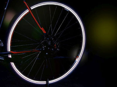 Mehr Sicherheit - mit reflektierendem Klebeband als Fahrrad-Reflektor