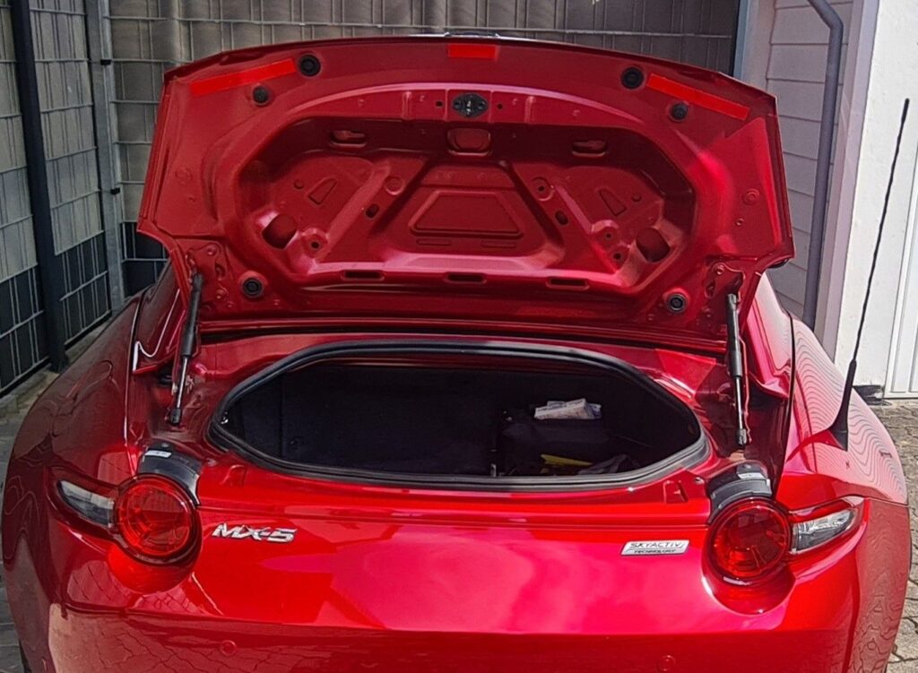 Auto rot Kofferraumklappe